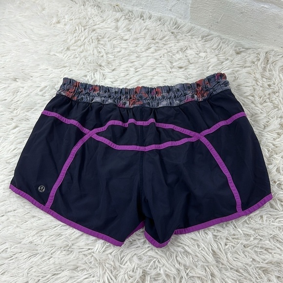 Lululemon Tracker Short III *4-way Stretch Naval Blue / Windy Blooms Regal Plum - Picture 4 of 4